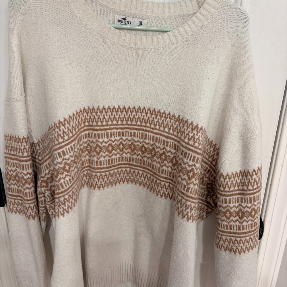 Hollister Women's Sweater in Cream and Tan